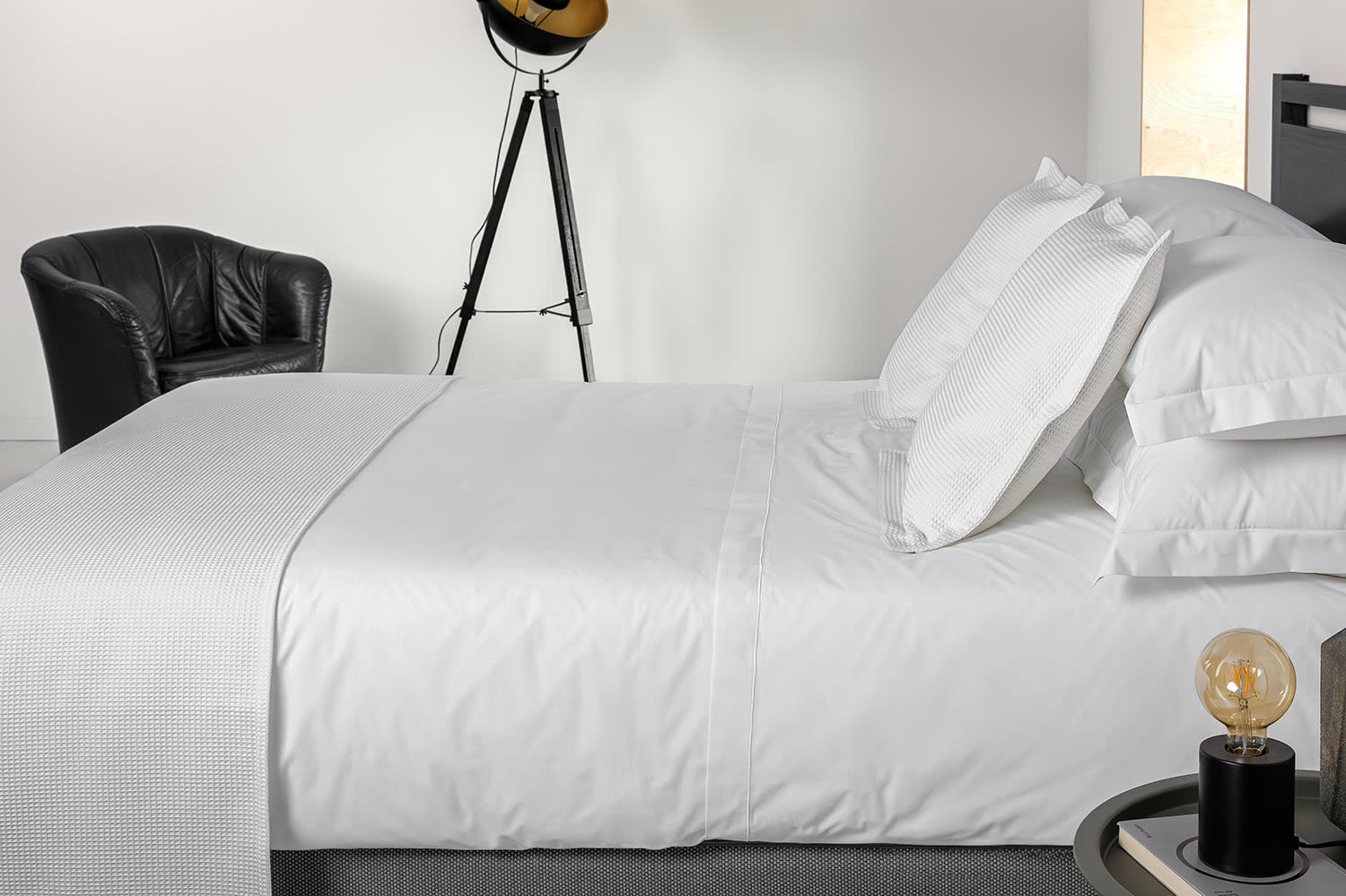 jogo de 180 fios e almofada favo de mel e tapa pes favo de mel