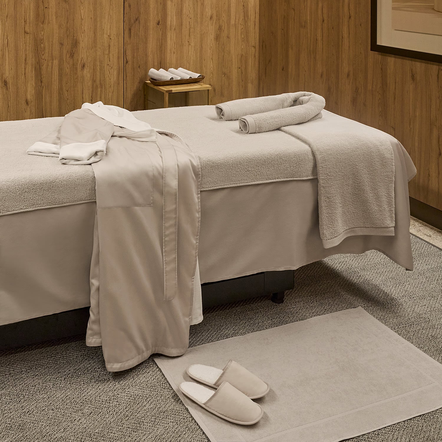 Robe cetim, chinelos cetim, toalhas de felpo