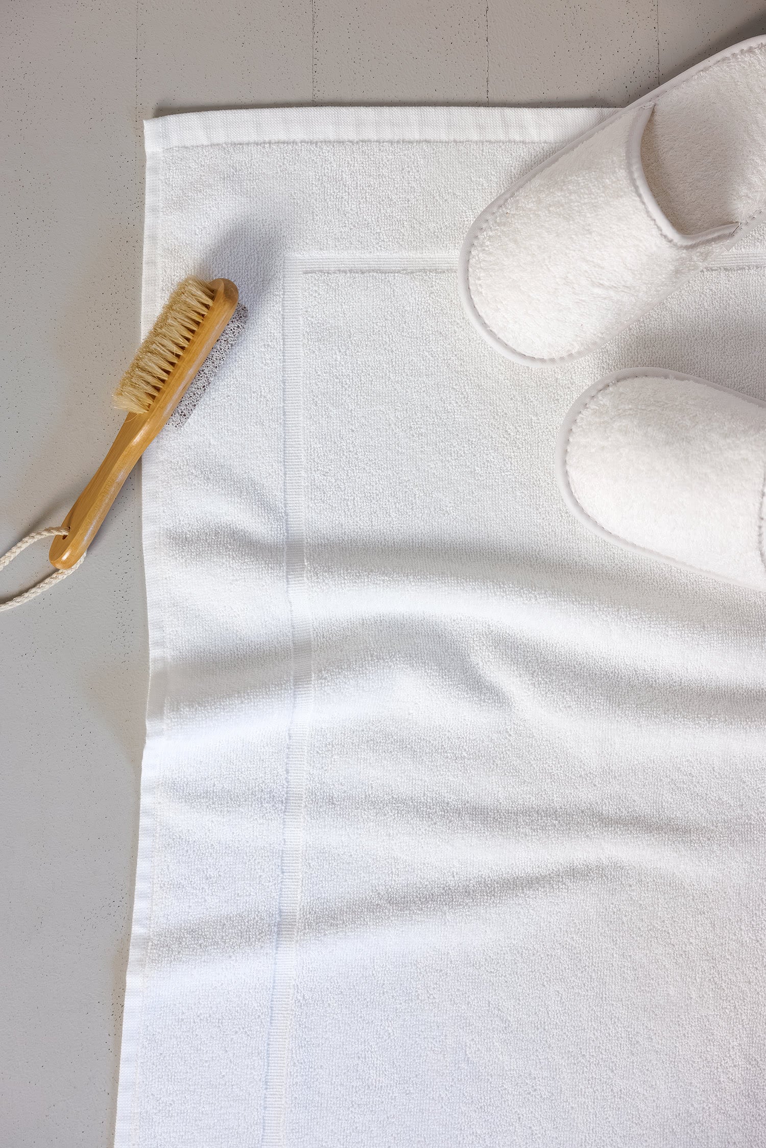 Tapete 500 gramas e chinelos de felpo