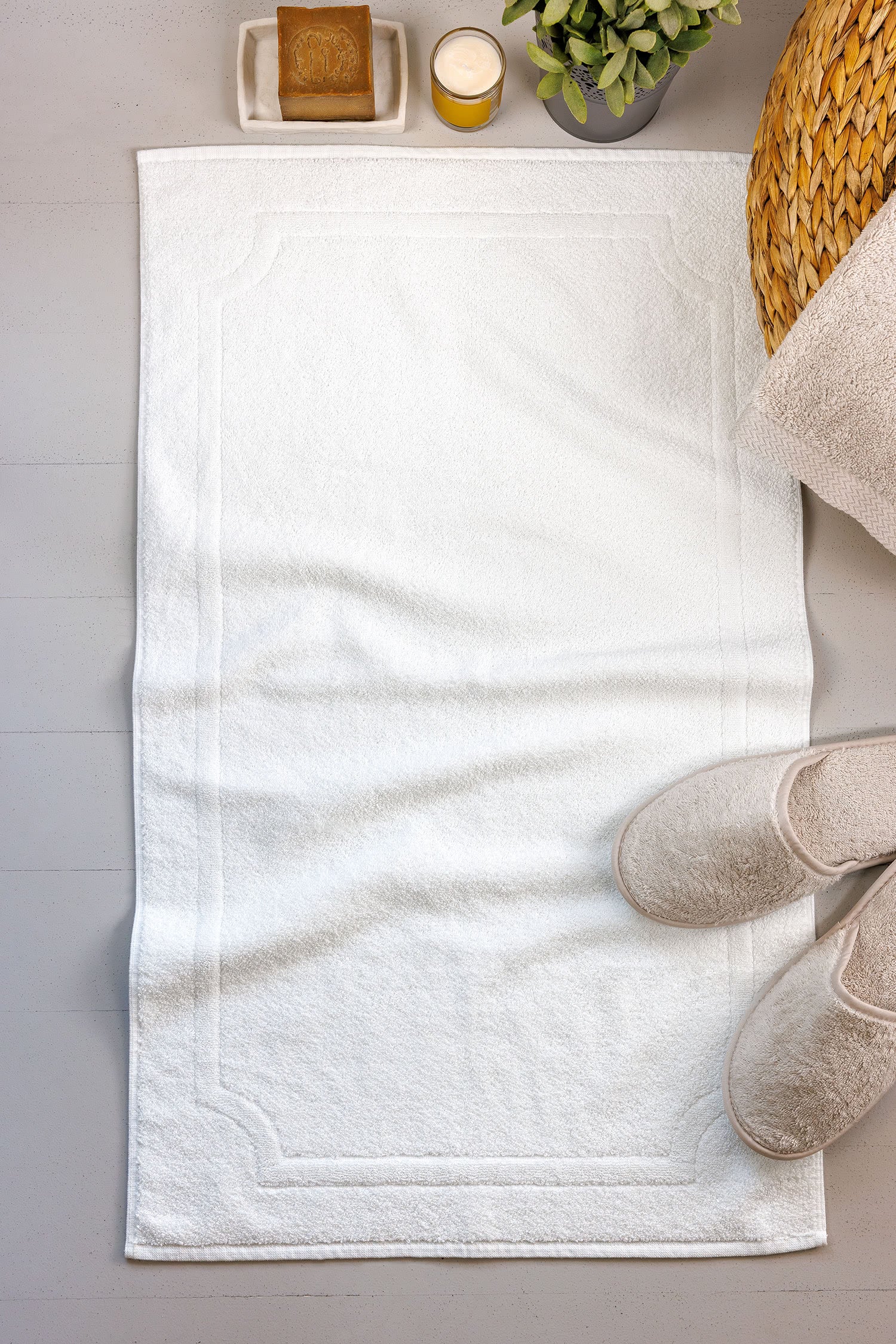 tapete 780 gramas e chinelos de felpo spa